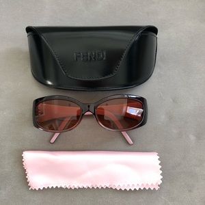 Fendi FS301 540 54/15 130 “Cold Insert” Sunglasses in beautiful condition.